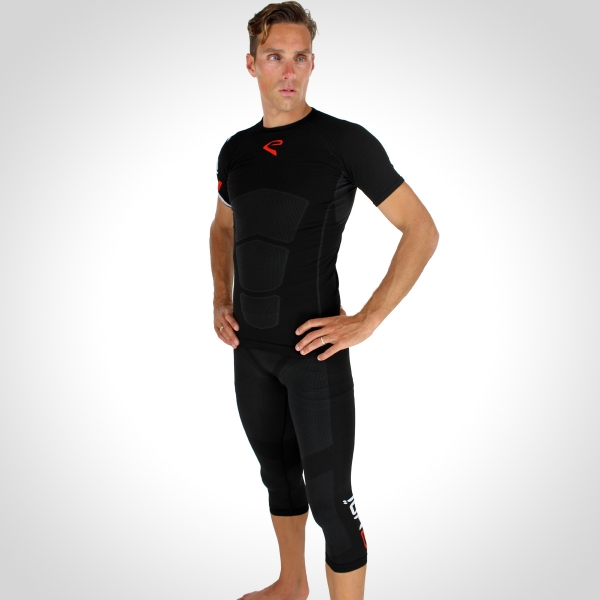 EKOI RUN Black short sleeve top and EKOI RUN Black 3/4 length tights bundle EKOI RUN Black short sleeve top and EKOI RUN Black 3/4 length tights bundle